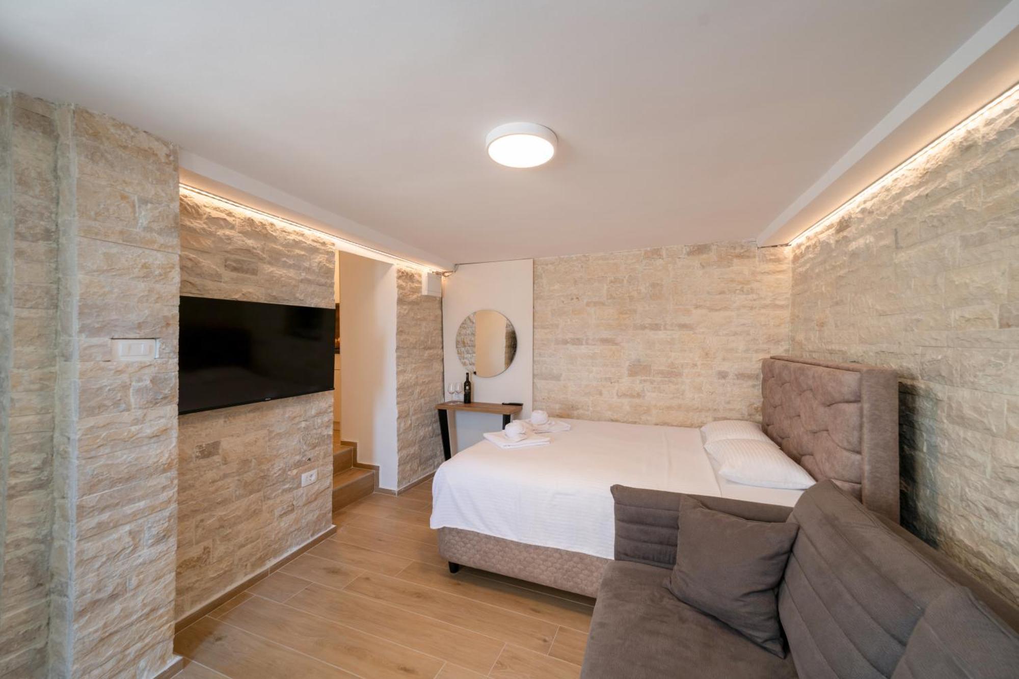 Christian Studio Apartments Umag Exterior photo